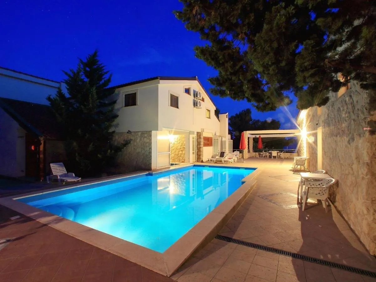Fantastic Holiday Home With Amazing Garden Private Pool Directly On The Beach Starigrad Paklenica